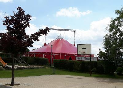 Foto des Albums: Zirkusaufbau