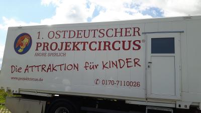 Foto des Albums: Zirkusaufbau