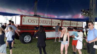 Foto des Albums: Zirkusaufbau