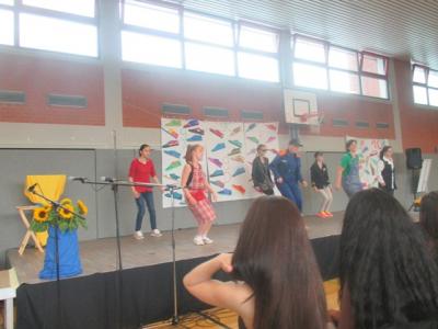 Der Cup-Song - gesungen und gespielt von der 6 c 