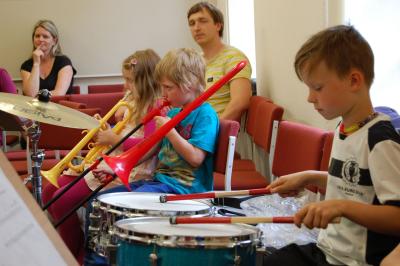 Foto des Albums: IKARUS-Kinder bereiten kleines Konzert vor
