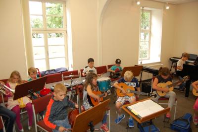 Foto des Albums: IKARUS-Kinder bereiten kleines Konzert vor
