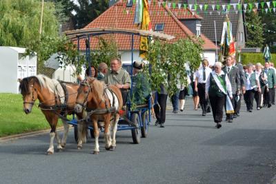 Kutsche mit dem alten K&ouml;nig Rolf Hennig und der K&ouml;nigin Gudrun Hennig 