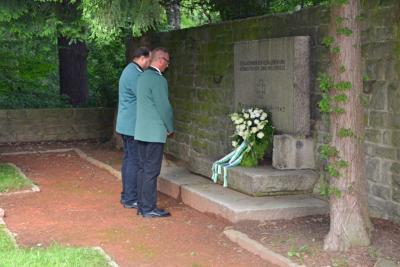 Kranzniederlegung am Ehrendenkmal 