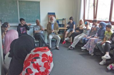 Pastor Knees und Imam Abu Ahmad Yakobi sprechen &uuml;ber Religion und Glauben. 