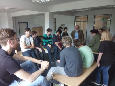 Die erste Runde im Foto- und Sound-Collagen-Workshop. 