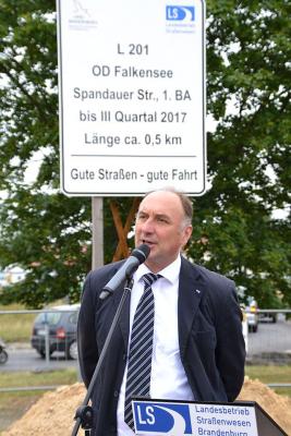 Foto des Albums: Bilder vom ersten Spatenstich für die Baumaßnahme Landestraße 201, Ausbau der Ortsdurchfahrt Falkensee