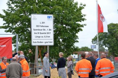 Foto des Albums: Bilder vom ersten Spatenstich für die Baumaßnahme Landestraße 201, Ausbau der Ortsdurchfahrt Falkensee