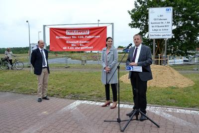 Foto des Albums: Bilder vom ersten Spatenstich für die Baumaßnahme Landestraße 201, Ausbau der Ortsdurchfahrt Falkensee