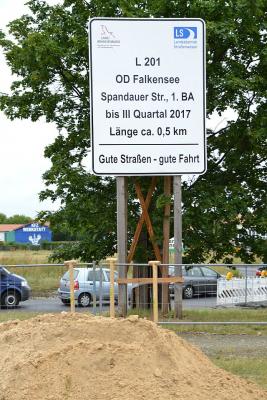Foto des Albums: Bilder vom ersten Spatenstich für die Baumaßnahme Landestraße 201, Ausbau der Ortsdurchfahrt Falkensee