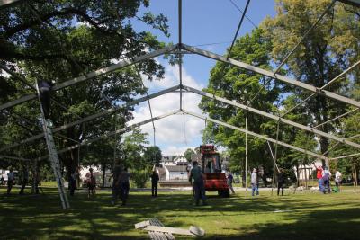 Foto des Albums: Heimat- und Wiesenfest 2016: Impressionen vom Aufbau (21. 07. 2016)