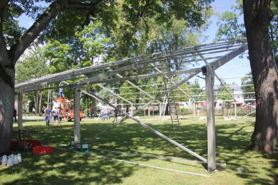 Foto des Albums: Heimat- und Wiesenfest 2016: Impressionen vom Aufbau (21. 07. 2016)