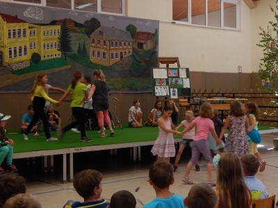 Foto des Albums: 1. Schultag Begrüßung in der Turnhalle