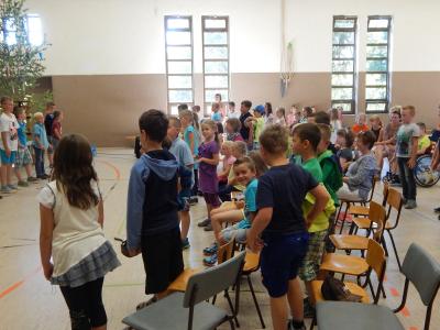Foto des Albums: 1. Schultag Begrüßung in der Turnhalle
