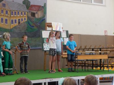 Foto des Albums: 1. Schultag Begrüßung in der Turnhalle
