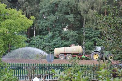 18.08.16 Bew&auml;sserung der Baustelle  (Bild vergr&ouml;&szlig;ern)