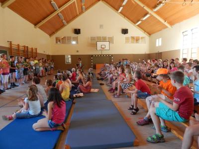 Foto des Albums: Abschluss Klasse 4 in der Turnhalle