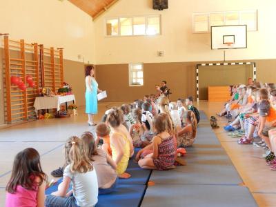 Foto des Albums: Abschluss Klasse 4 in der Turnhalle