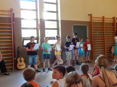 Foto des Albums: Abschluss Klasse 4 in der Turnhalle