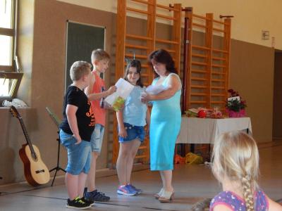 Foto des Albums: Abschluss Klasse 4 in der Turnhalle