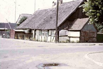 Vorschaubild: Dorfstraße 1 | ca.1968 | abgerissen | heute ein Spielplatz