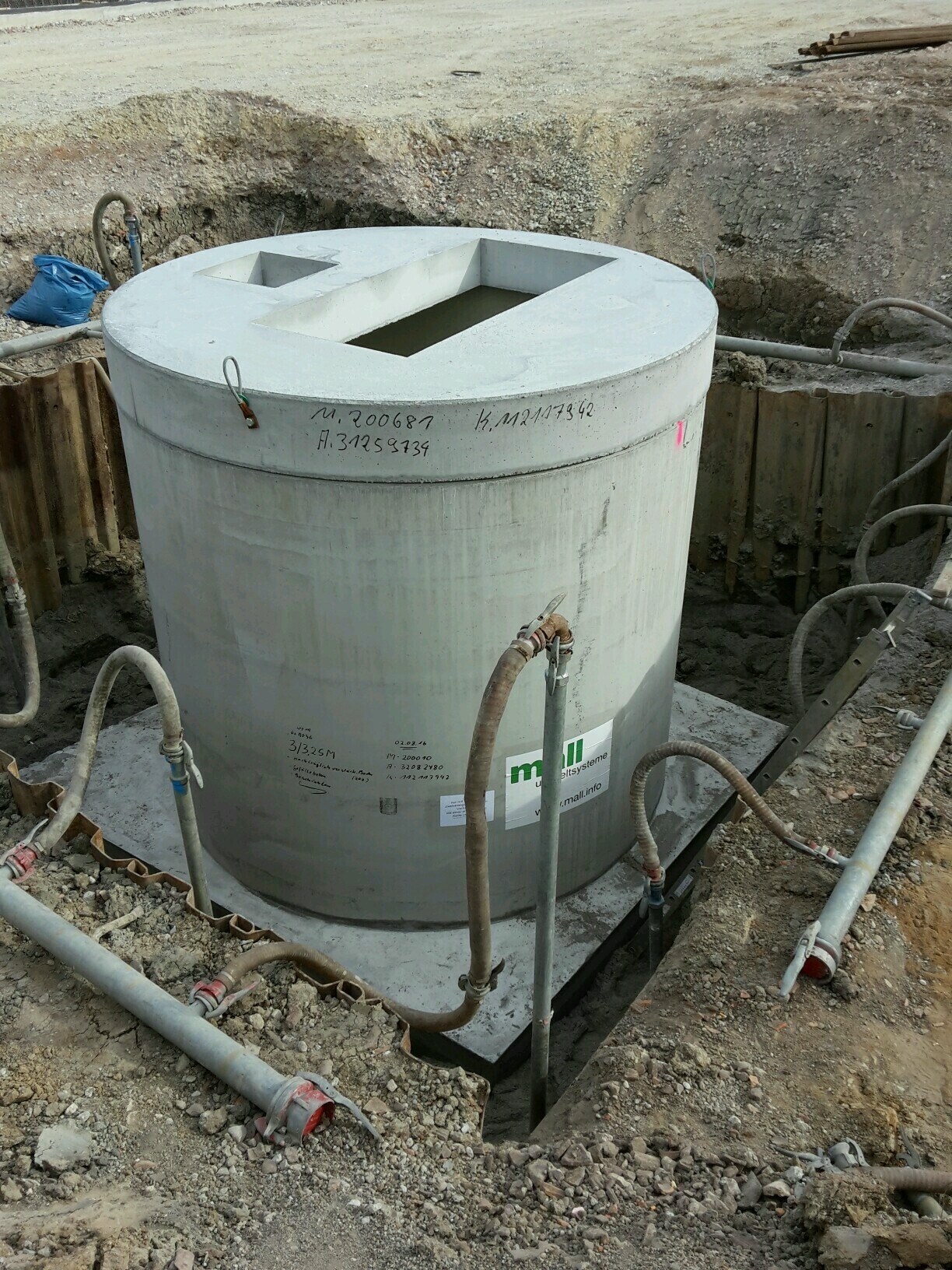 Baugrube f&uuml;r Pumpschacht mit Grundwasserabsenkung 