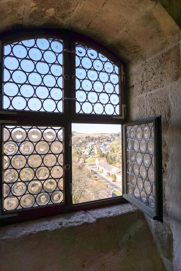 lt Butzenfenster  (Bild vergr&ouml;&szlig;ern)