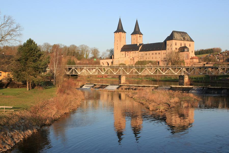 ml Schloss Rochlitz im Morgenlicht  (Bild vergr&ouml;&szlig;ern)