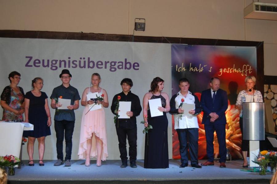 Foto der Galerie: feierliche Zeugnisübergabe und Abschlussball der 10. Klassen