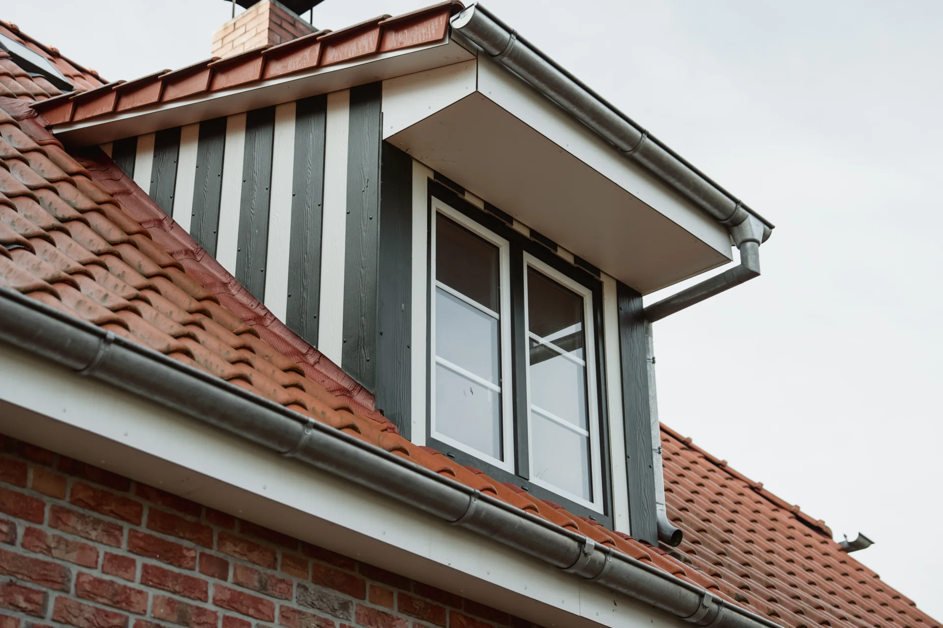 Giebel Fenster Kunststoff  (Bild vergr&ouml;&szlig;ern)