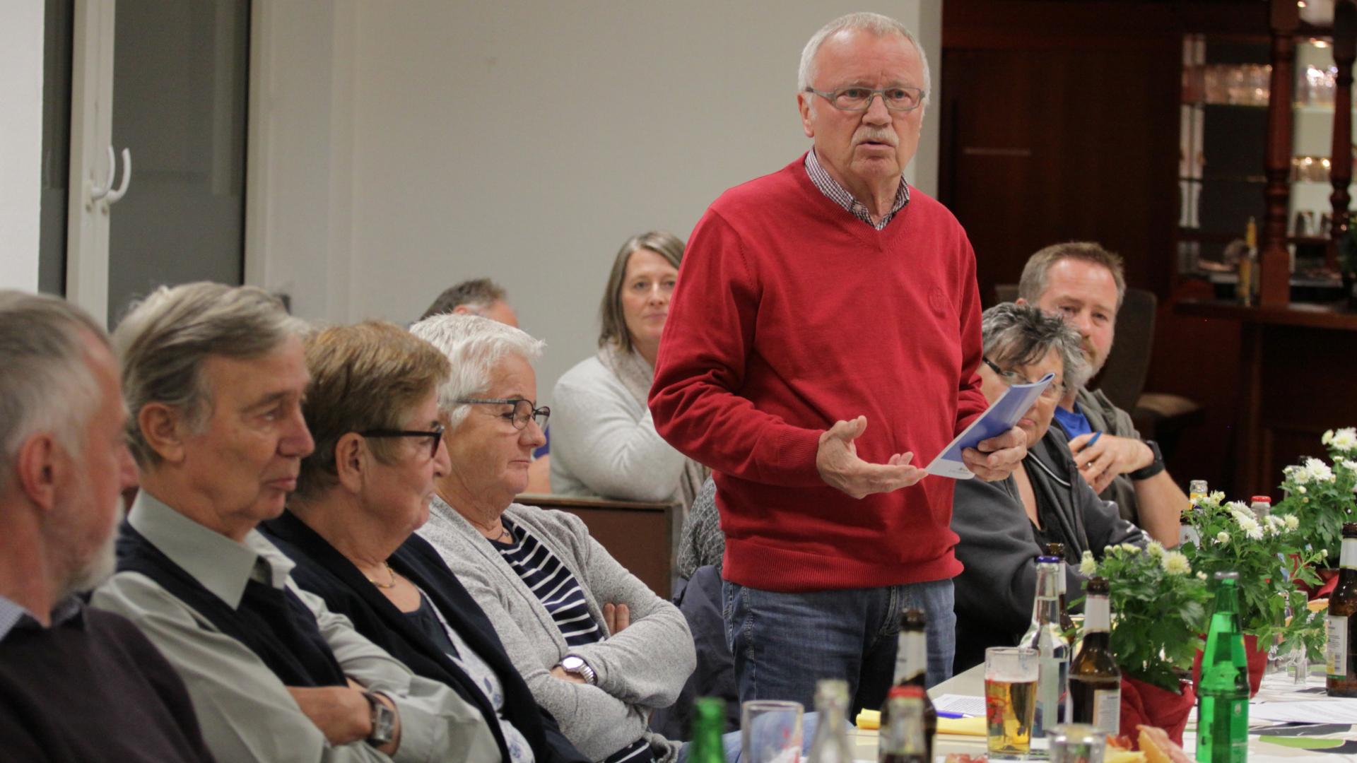 Friedhelm Kunz beginnt mit seiner Laudatio 