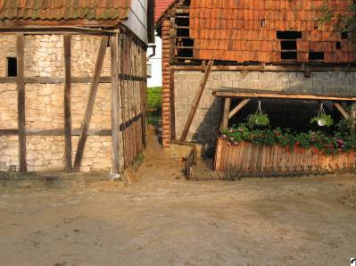 Vorschaubild: Hinteransicht der Alten Mühle in der Mühlgasse während des Hochwassers