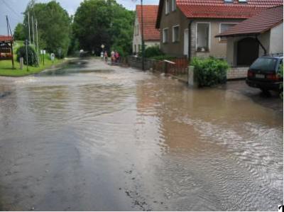 Vorschaubild: Die Hauptstraße im Unterdorf während des Unwetters
