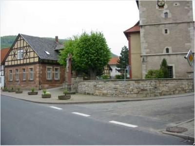Vorschaubild: Dorfanger mit Sandsteinkreuz