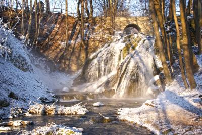 Vorschaubild: Wasserfall im Winter