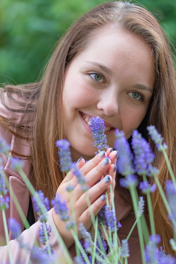 sb im Lavendel  (Bild vergr&ouml;&szlig;ern)