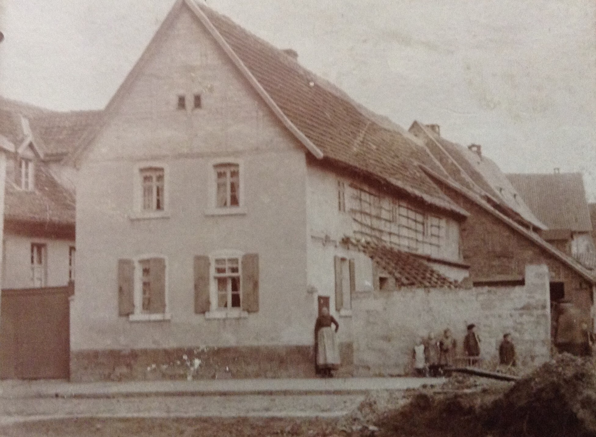 Bild: 1900 (jedenfalls vor 1906) Bäckerei Wienrich, Rathausstraße 17 (damals vielleicht Poststraße)