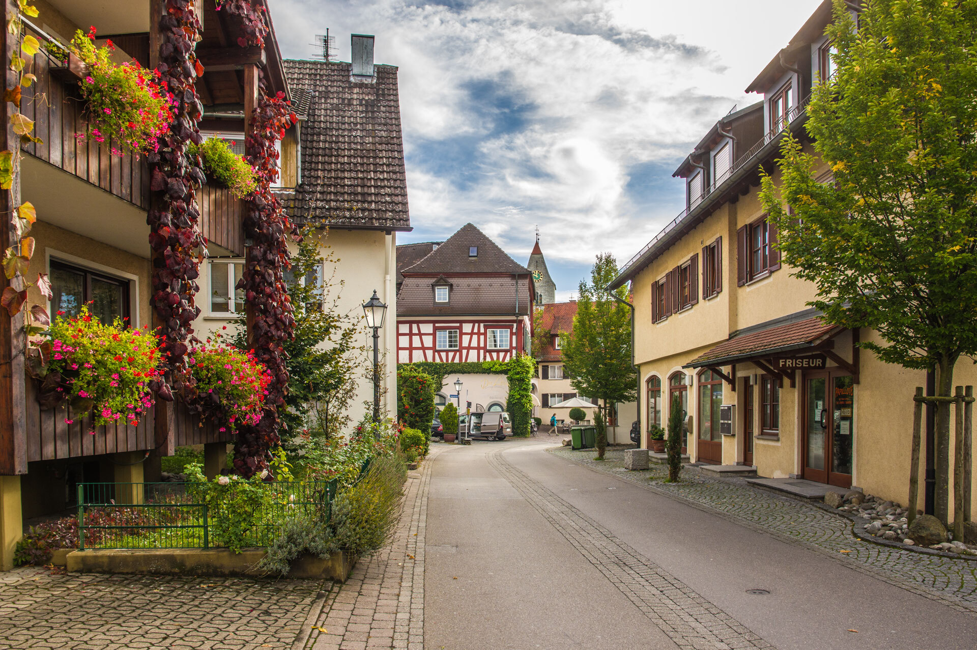 etwas Abseits  (Bild vergr&ouml;&szlig;ern)