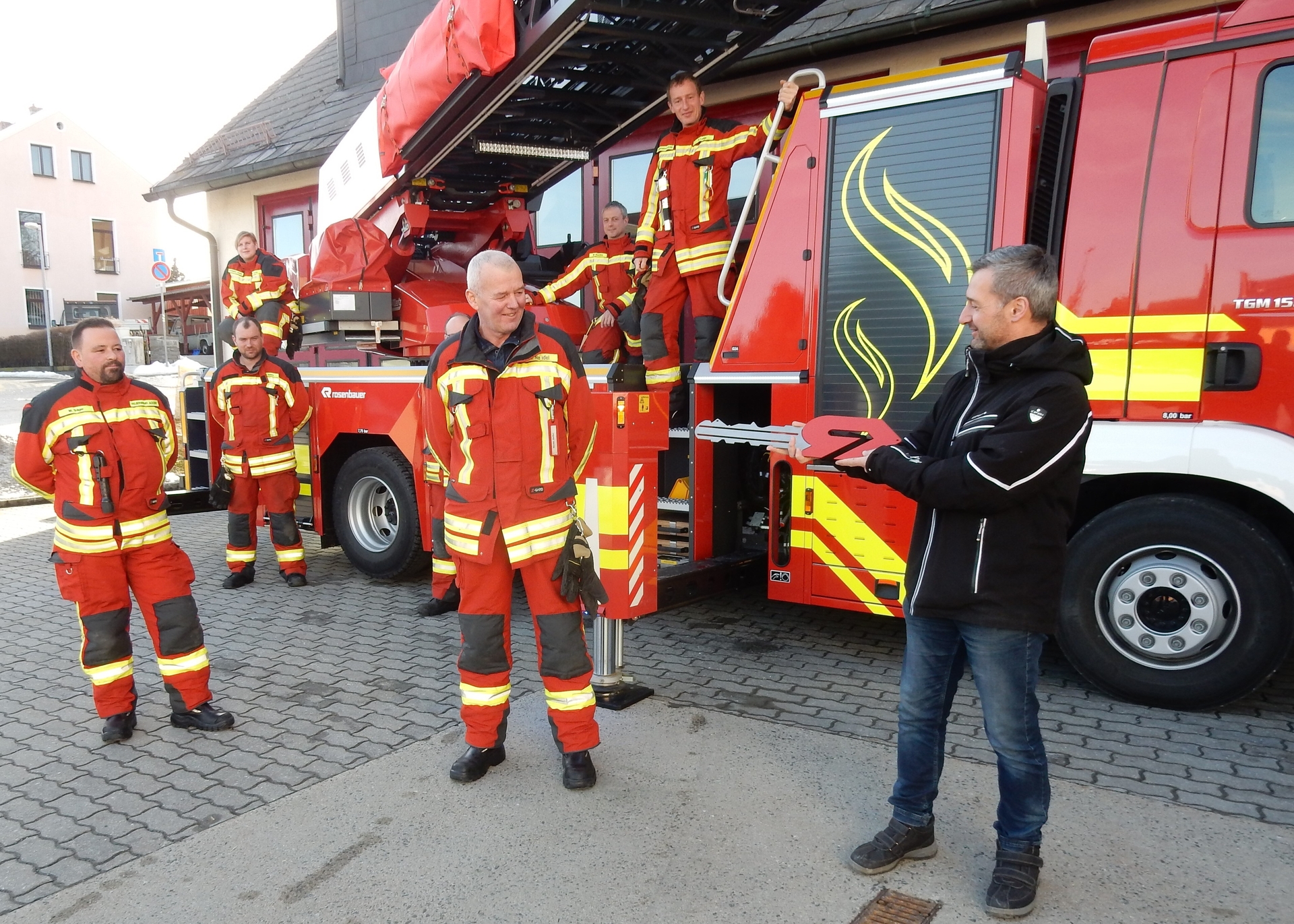 Foto der Galerie: Freiwillige Feuerwehr Adorf / Vogtl. erhält neues Hubrettungsfahrtzeug