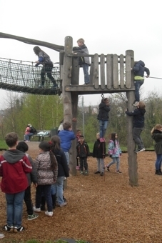 Bild: Klettern auf den Spielplätzen