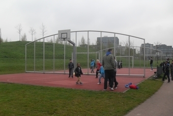Bild: Basketball und Fußball