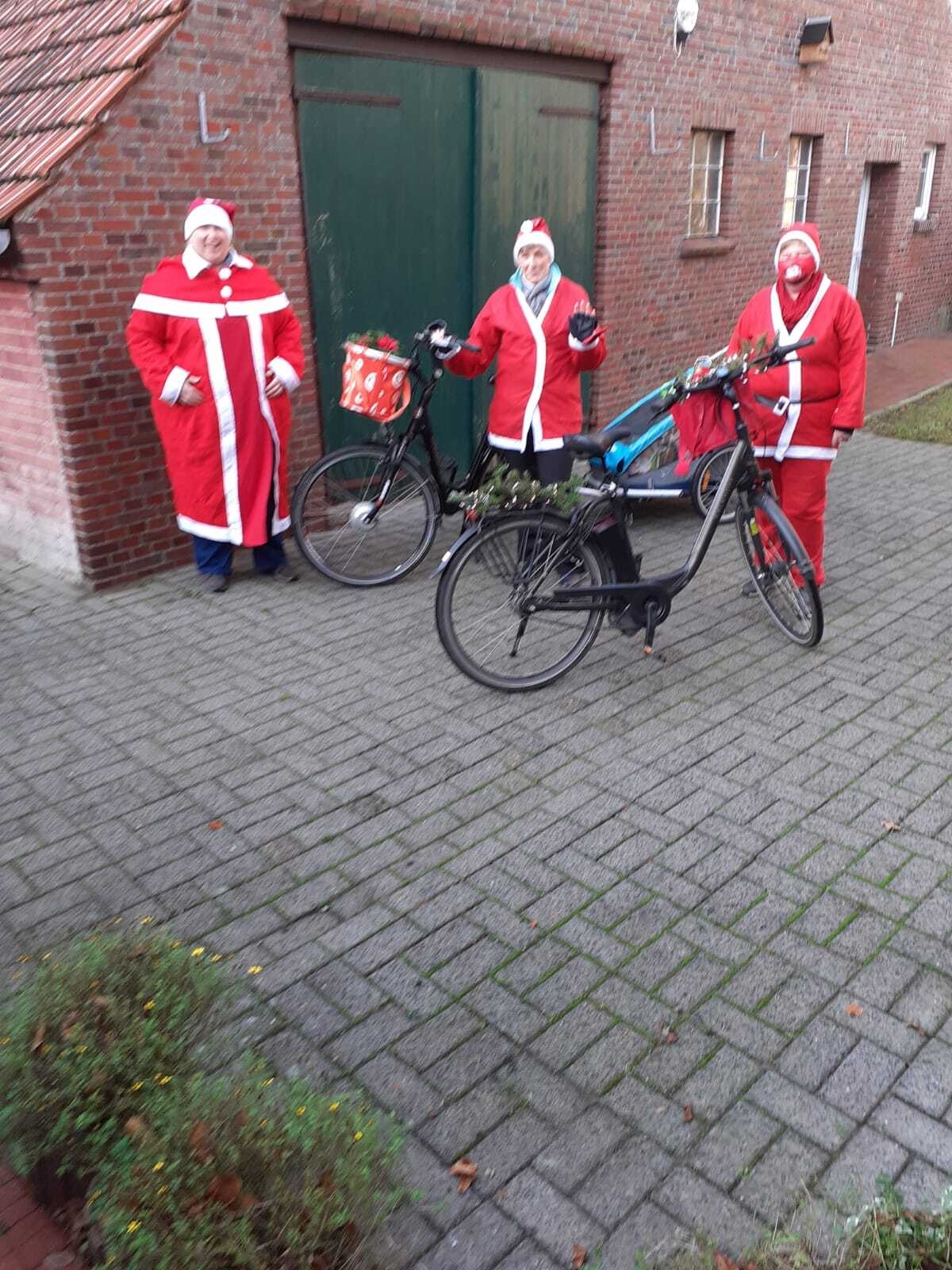 Bild: Weihnachtsaktion des Landfrauenvereins in der Gemeinde Moorweg
