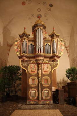 Vorschaubild: Rindt-Orgel von 1706 in der Emmauskapelle, eine der ältesten bespielbaren Orgeln in Nord Hessen
