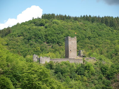 Vorschaubild: eine Burg im Grünen