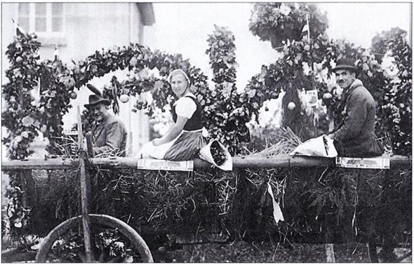 Bild: Erntefestwagen