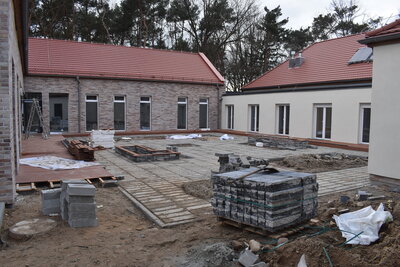 Vorschaubild: Foto Winna Góra (2); Prace budowlane na dziedzińcu budynku głównego; Bauarbeiten im Innenhof des Hauptgebäude