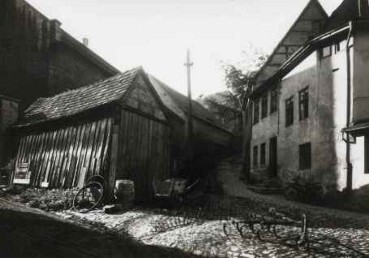 Bild: Löschfahrzeug mit Feuerwehrmannschaft 1923