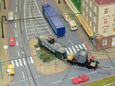 Bild: KATO-Werkstattzug - Fahrt Richtung HBF