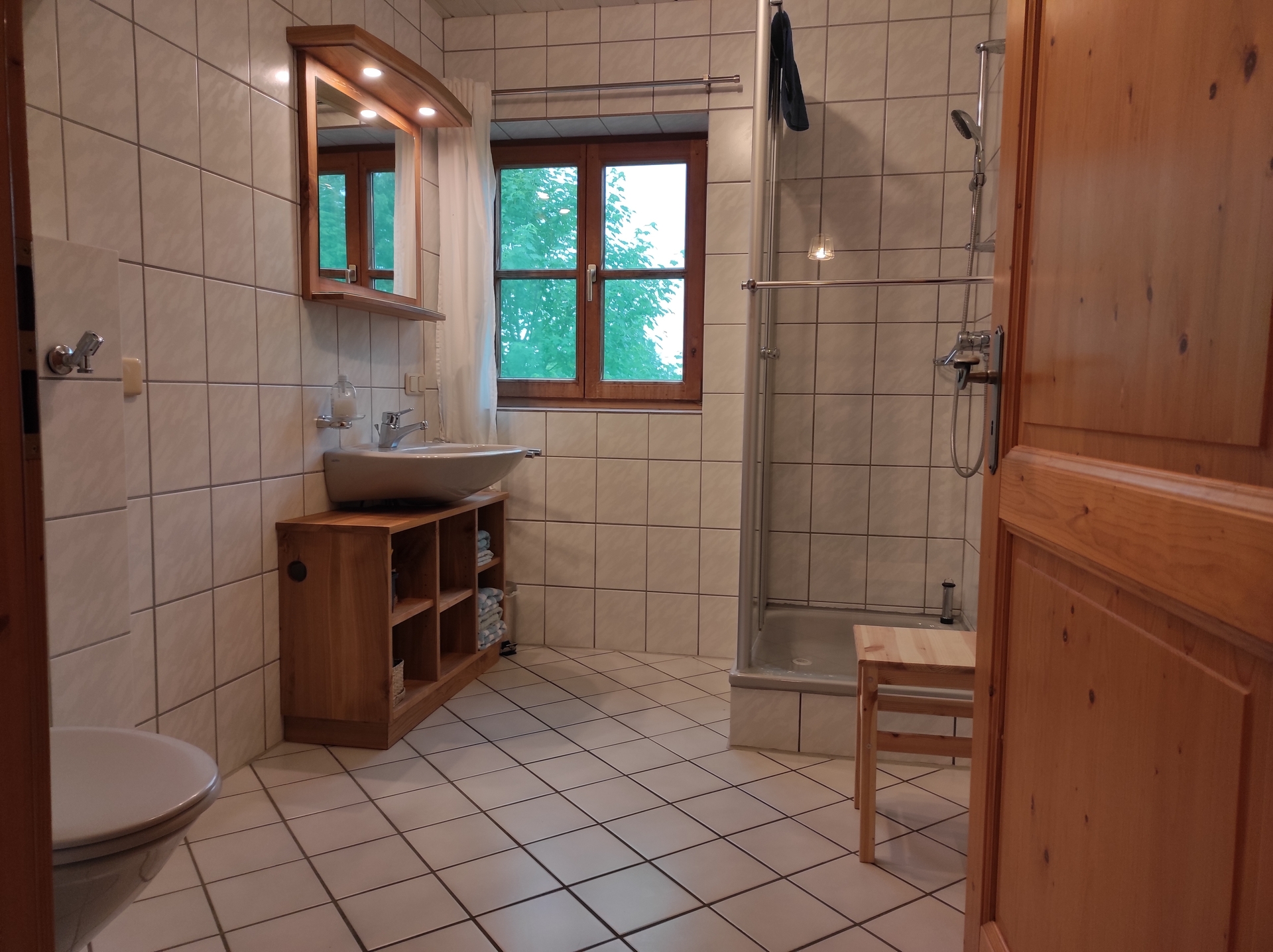 Badezimmer  (Bild vergr&ouml;&szlig;ern)