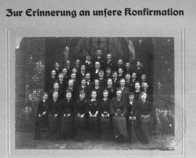 Vorschaubild: Konfirmation in Ostrhauderfehn 1937. Fotoquelle: Irmgard Fleiß geb. Körte.